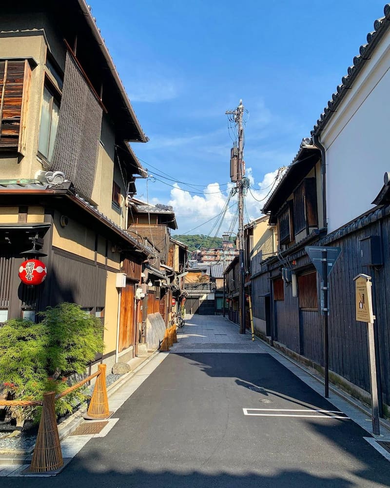 Hanamikoji Street